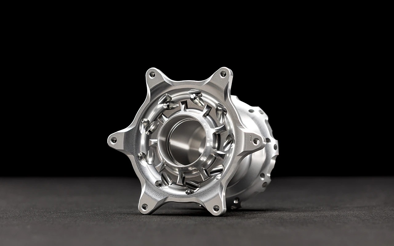 akVfout0w3_Front hub.jpg
